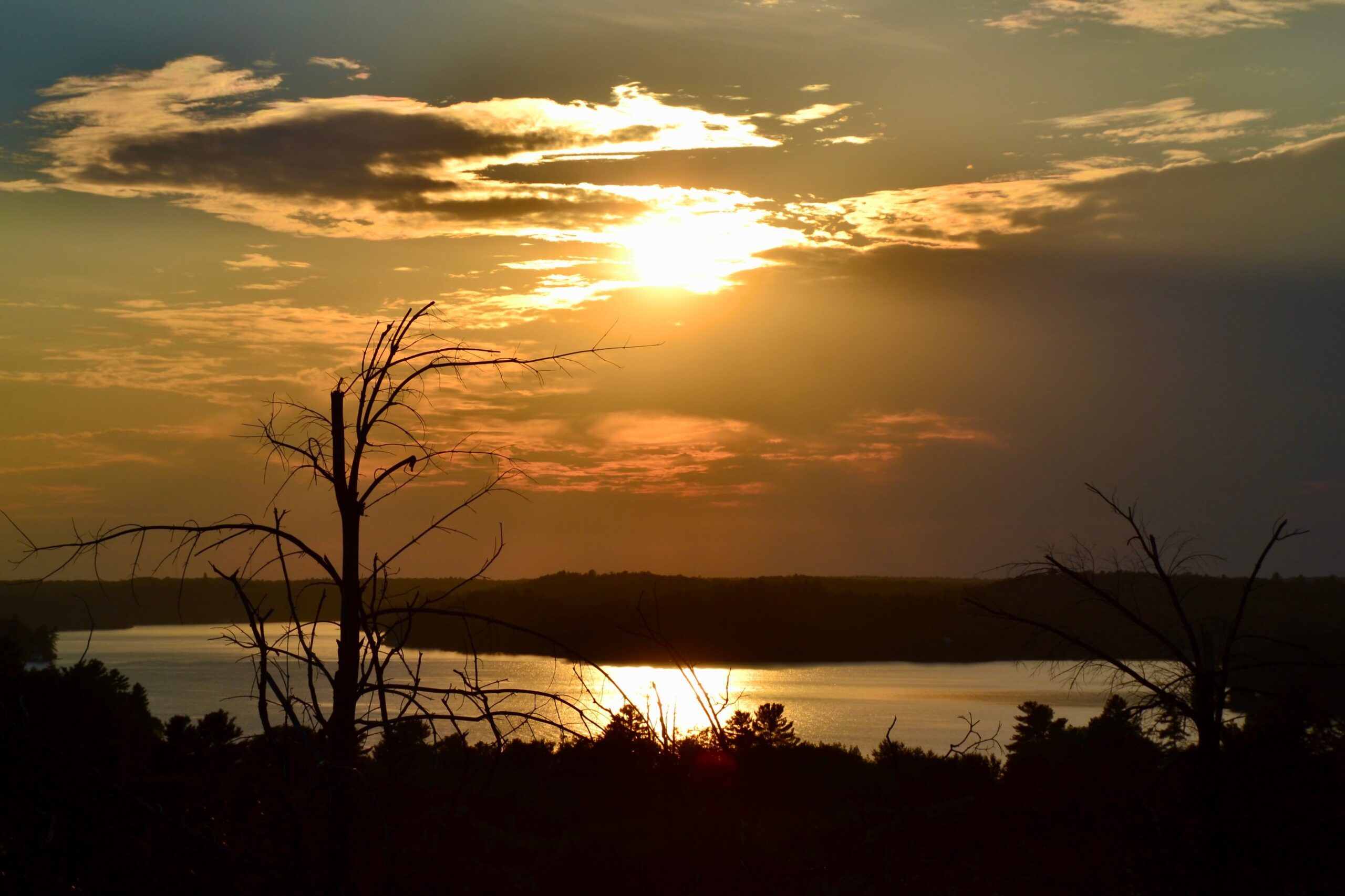 Panoramic,View,Of,Sunset,Over,Lake,Muskoka,Along,Hiking,Trail